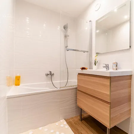 La Verriere - 6 Pers - Parking - Metro - Netflix - Wifi Διαμέρισμα *