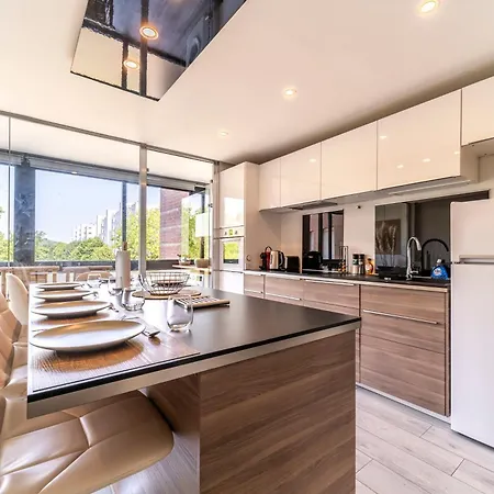 La Verriere - 6 Pers - Parking - Metro - Netflix - Wifi Διαμέρισμα